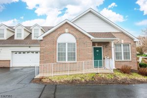 17 SUZANNE DR, FLEMINGTON, NJ