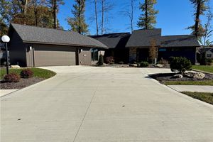 9032 RIVERWOOD DR, NORTH RIDGEVILLE, OH