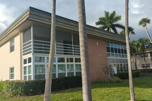 8 VISTA GARDENS TRL APT 201, VERO BEACH, FL