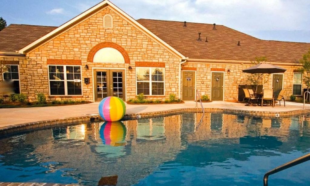 Clubhouse & Outdoor Pool