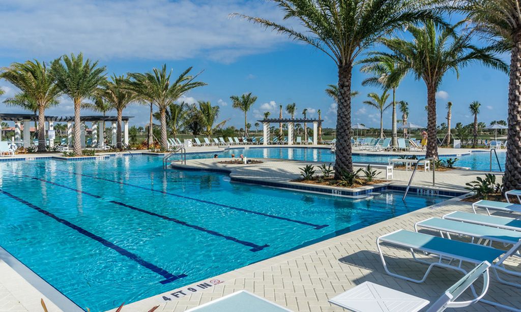 Outdoor Resort-Style Pool & Spa