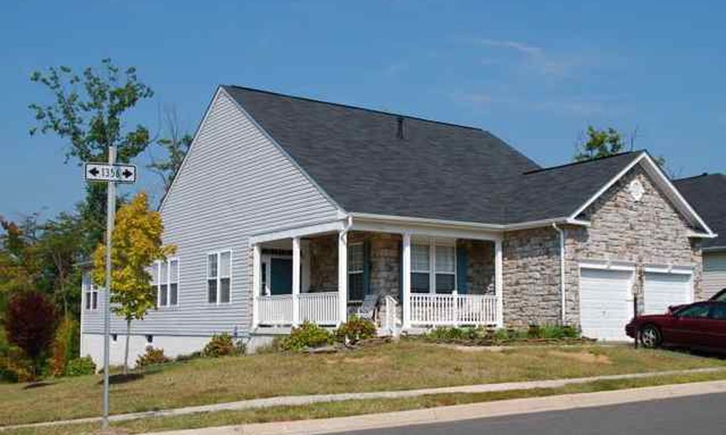 100 Low-Maintenance Homes