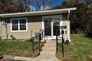 280 BERWICK CT A, RIDGE, NY