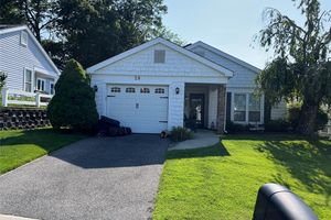 28 KINGSTON DR, RIDGE, NY