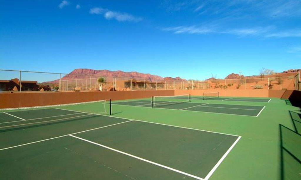 Tennis & Pickleball Courts
