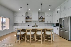 8713 LITCHFIELD AVE, LAS VEGAS, NV