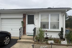 8 HANCOCK DR B, WHITING, NJ