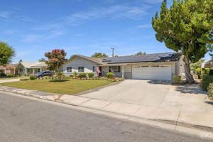 704 RIVER OAKS DR, BAKERSFIELD, CA