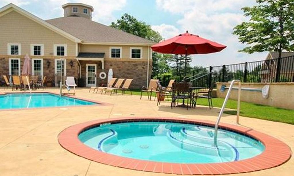 Outdoor Pool & Spa