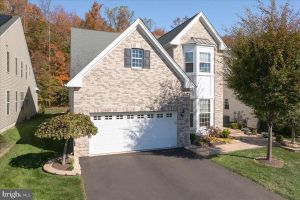 20 BELLINGHAM DR, KENDALL PARK, NJ