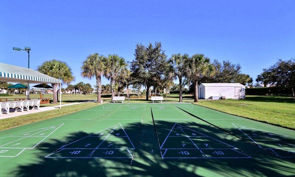 4 Shuffleboard Courts