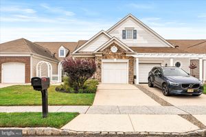 27 DOVE CT, HAMILTON, NJ