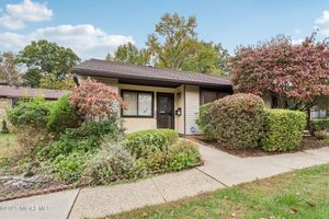 150 AMBERLY DR A, MANALAPAN, NJ