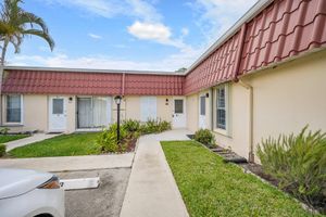 613 LACONIA CIR, LAKE WORTH, FL