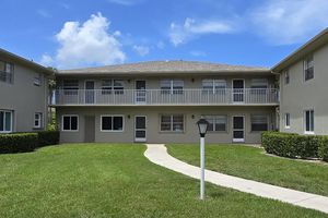 26 LAKE VISTA TRL APT 204, PORT SAINT LUCIE, FL