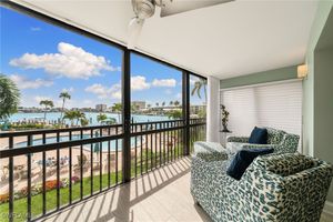 222 HARBOUR DR APT 207, NAPLES, FL