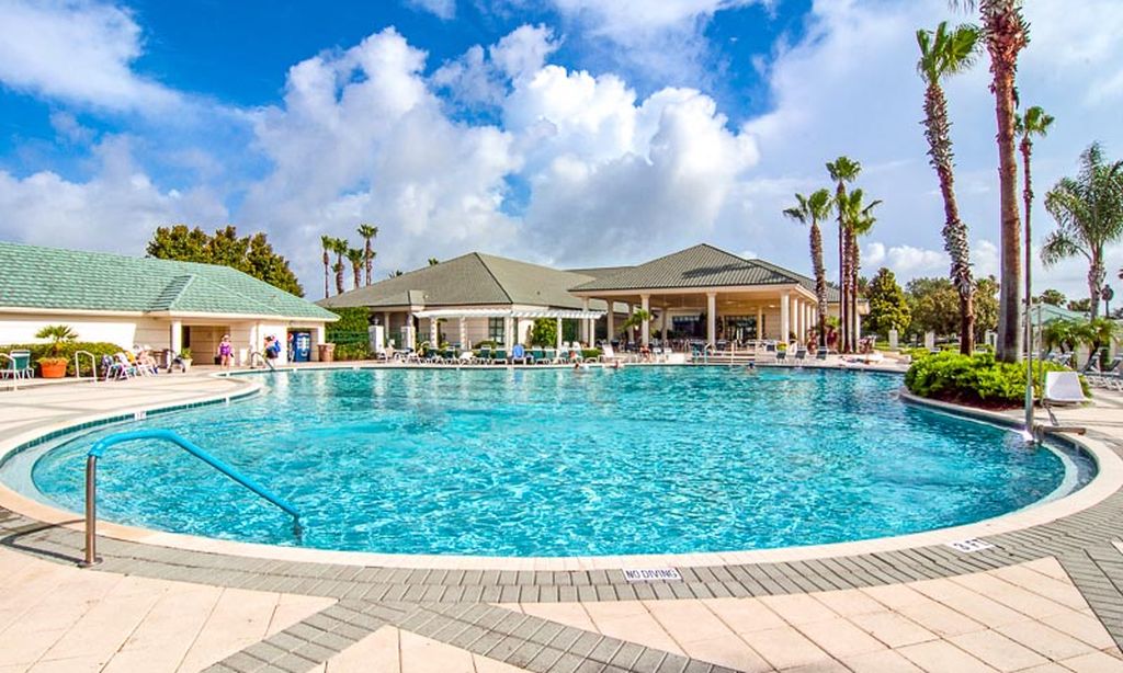 Outdoor Resort-Style Pool & Spa