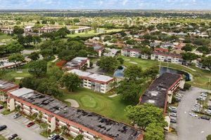 9520 S HOLLYBROOK LAKE DR 204, PEMBROKE PINES, FL