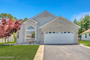 64 CANTERBURY LN, TOMS RIVER, NJ