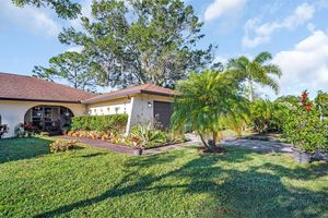 3481 MACLAREN DR, PALM HARBOR, FL