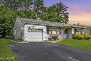 7 BEAVERBROOK DR, TOMS RIVER, NJ