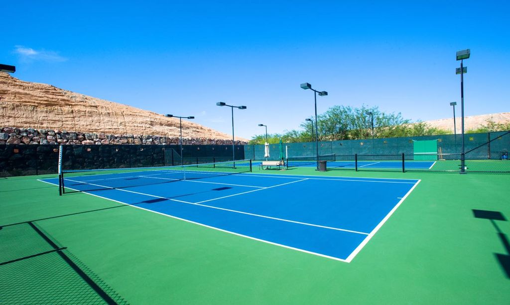 4 Tennis Courts
