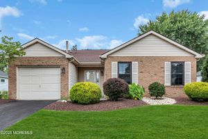 32 PEASLEY DR, MARLBORO, NJ