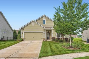 125 ROSEBAY DR, MOORESVILLE, NC