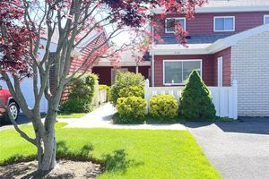 206 FLAIR CT, SMITHTOWN, NY