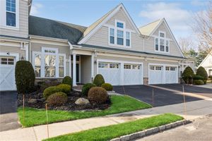 45 SYMPHONY DR, LAKE GROVE, NY