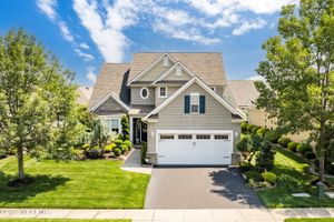 19 E FRANCESA CT, FARMINGDALE, NJ