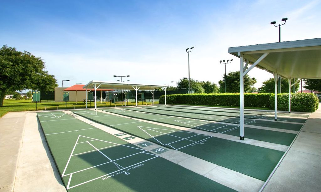 6 Shuffleboard Courts