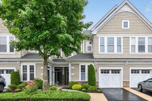 5 SYMPHONY DR, LAKE GROVE, NY