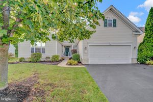 4 FITZGERALD LN, COLUMBUS, NJ