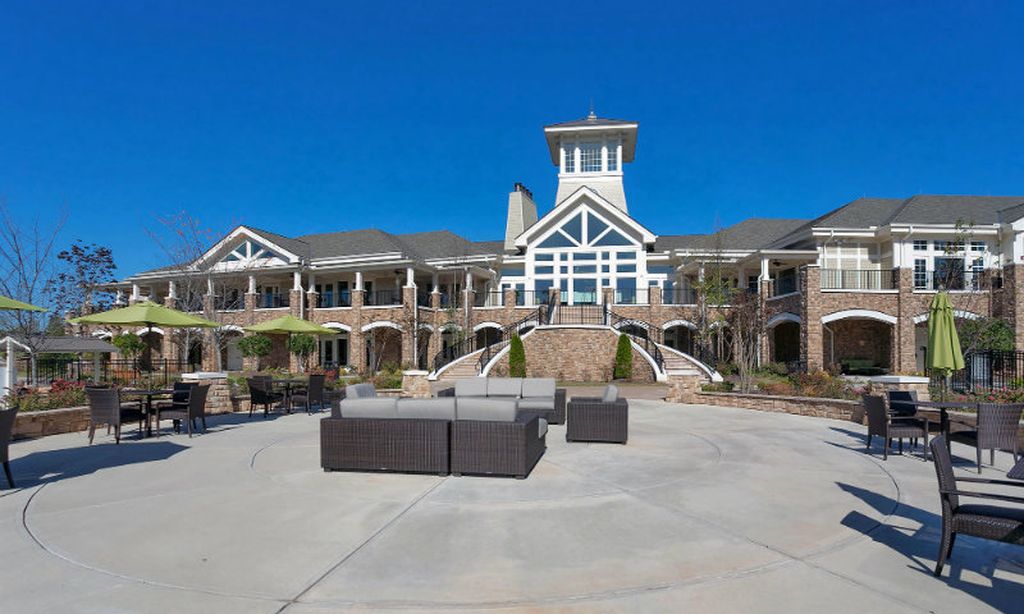 Clubhouse Exterior and Patio
