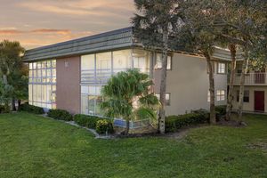 47 VISTA GARDENS TRL APT 102, VERO BEACH, FL