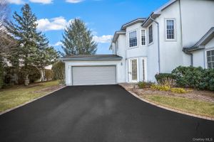 736 VERONA DR, MELVILLE, NY
