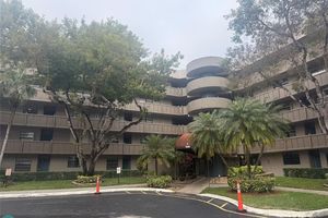 1000 COLONY POINT CIR 422, PEMBROKE PINES, FL