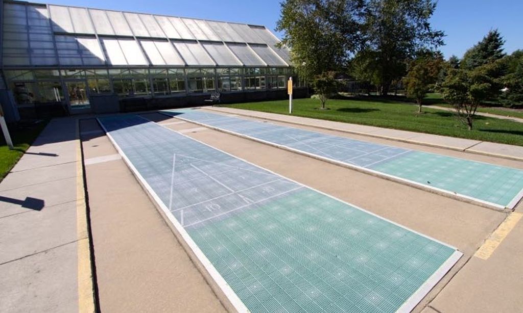2 Shuffleboard Courts