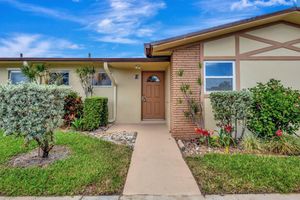 2842 CROSLEY DR E, WEST PALM BEACH, FL