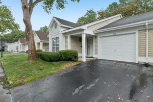 293 GLEN DR, RIDGE, NY