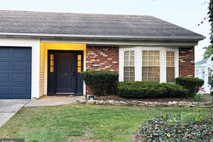 4 FIRESIDE CIR, COLUMBUS, NJ