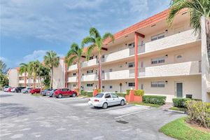9800 N HOLLYBROOK LAKE DR 202, PEMBROKE PINES, FL