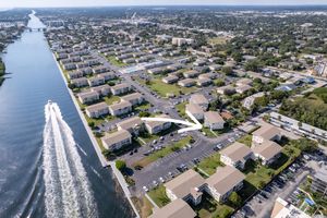 210 HORIZONS E 111, BOYNTON BEACH, FL