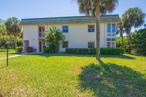 7 VISTA GARDENS TRL 105, VERO BEACH, FL