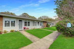 277 BERWICK CT UNIT D, RIDGE, NY