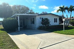 537 CHARLEMAGNE BLVD, NAPLES, FL