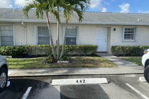 442 FRANCONIA CIR, LAKE WORTH, FL