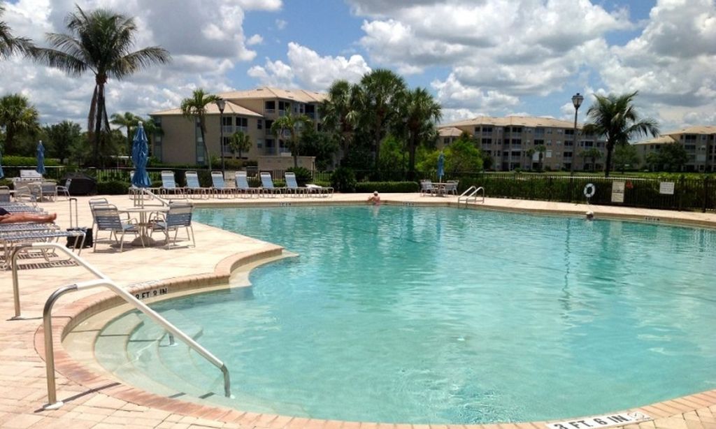 Outdoor Resort-Style Pool