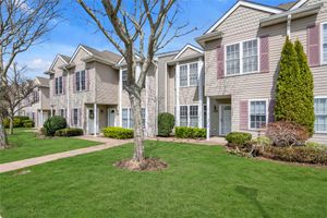 1069 SAVOY DR, MELVILLE, NY